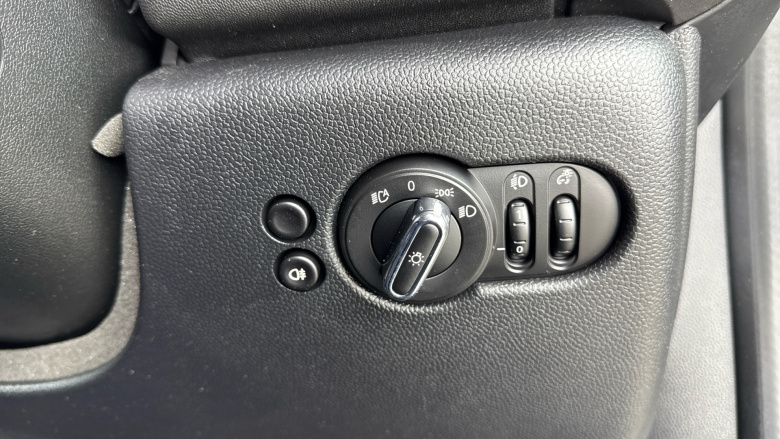 MINI Hatchback 2.0 Cooper S Sport 3dr Auto [Nav Pack] Petrol Hatchback